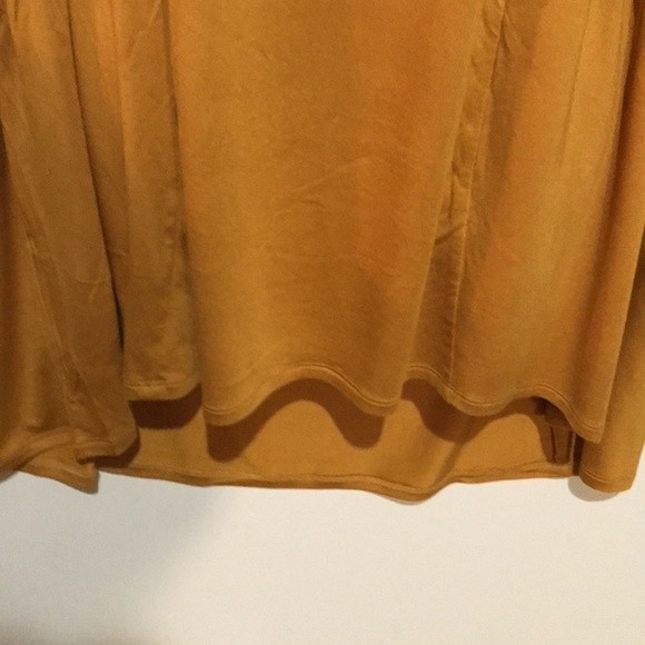 Kate & Mallory Lace Detailed Hi-Lo Top - NWT - Picture 3 of 6